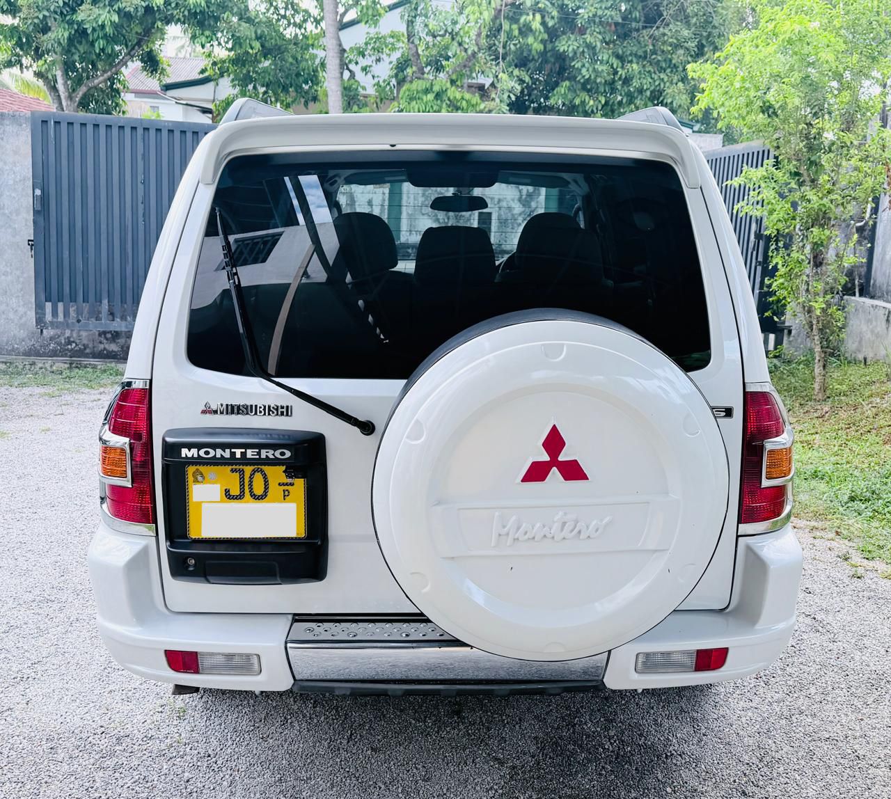 Mitsubishi Montero 2004 - பயன்படுத்தப்பட்டது SUV sale in Sri Lanka - patpat.lk