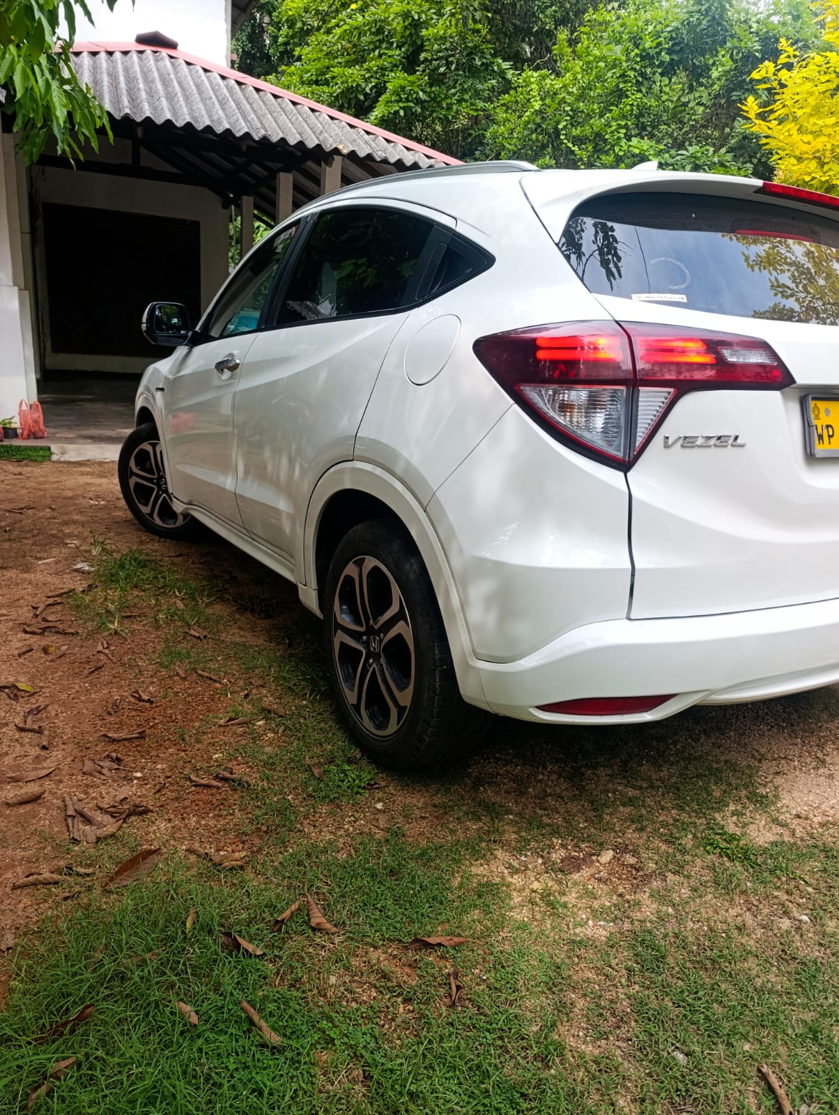 Honda Vezel 2016 - பயன்படுத்தப்பட்டது SUV sale in Sri Lanka - patpat.lk