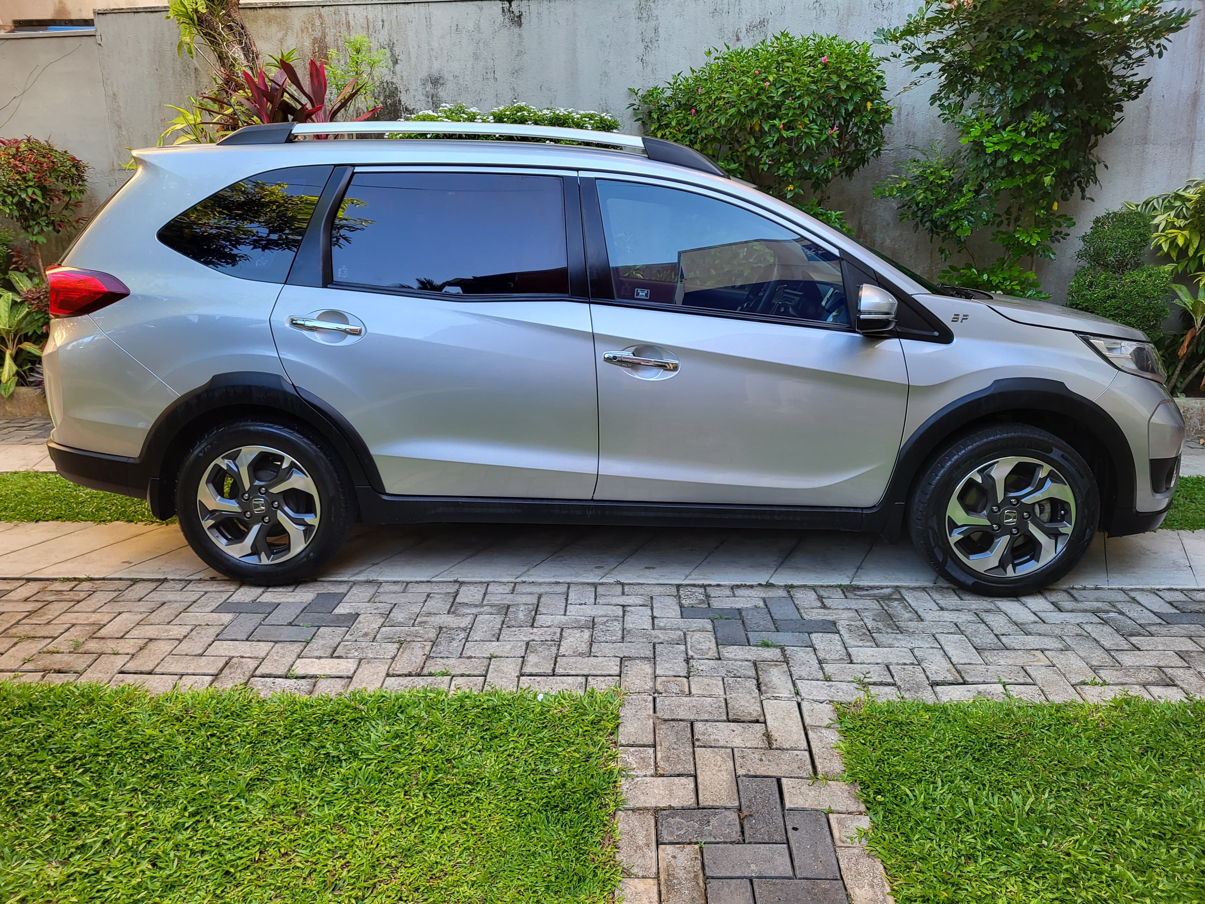 Honda BR V 2017 - பயன்படுத்தப்பட்டது SUV sale in Sri Lanka - patpat.lk