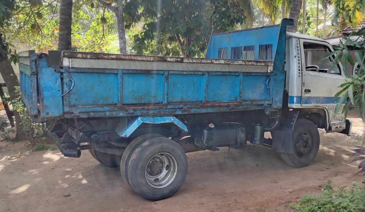 Isuzu ELF 1982 - பயன்படுத்தப்பட்டது டிரக் sale in Sri Lanka - patpat.lk