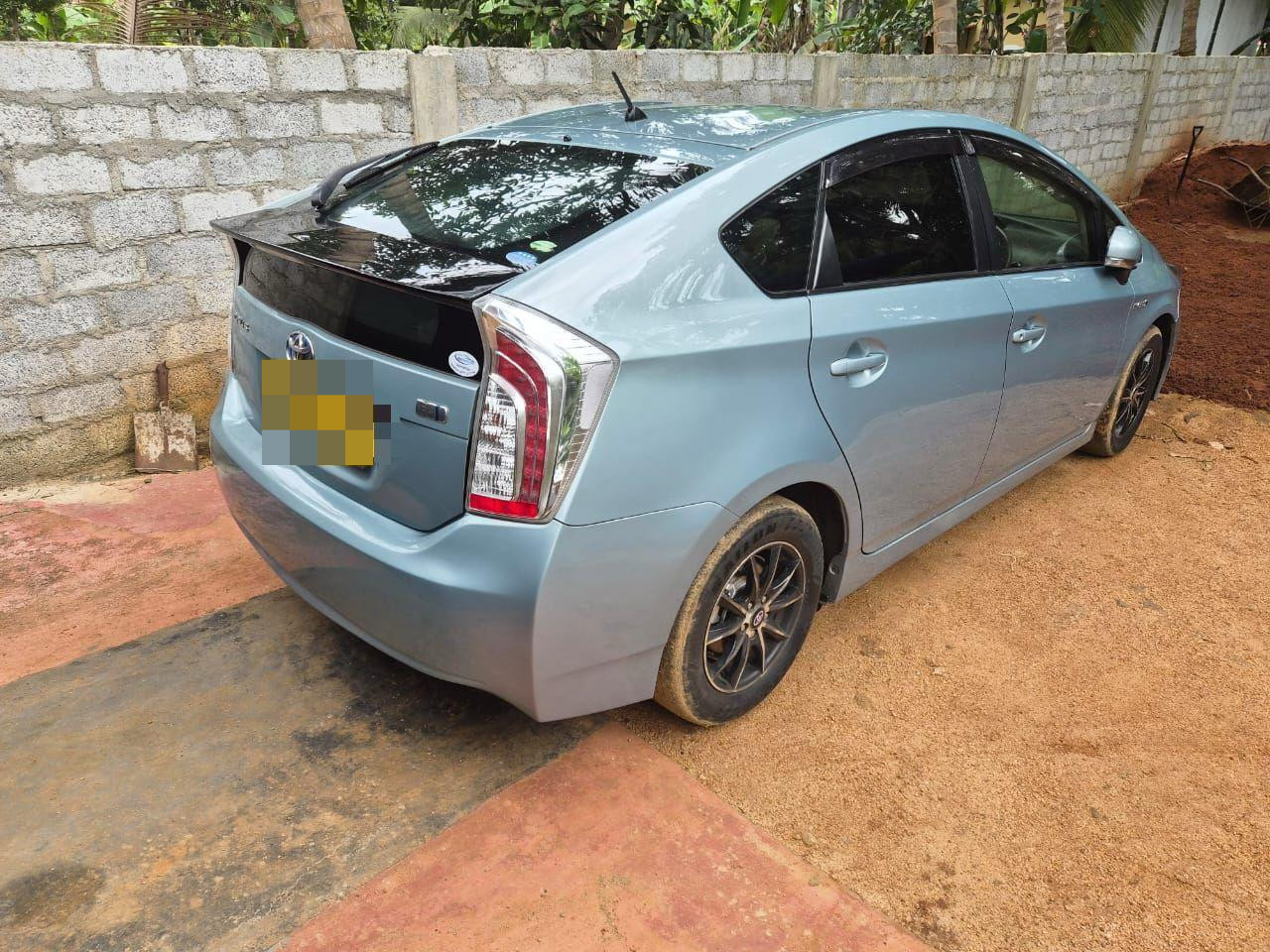 Toyota Prius 2014 - பயன்படுத்தப்பட்டது கார் sale in Sri Lanka - patpat.lk
