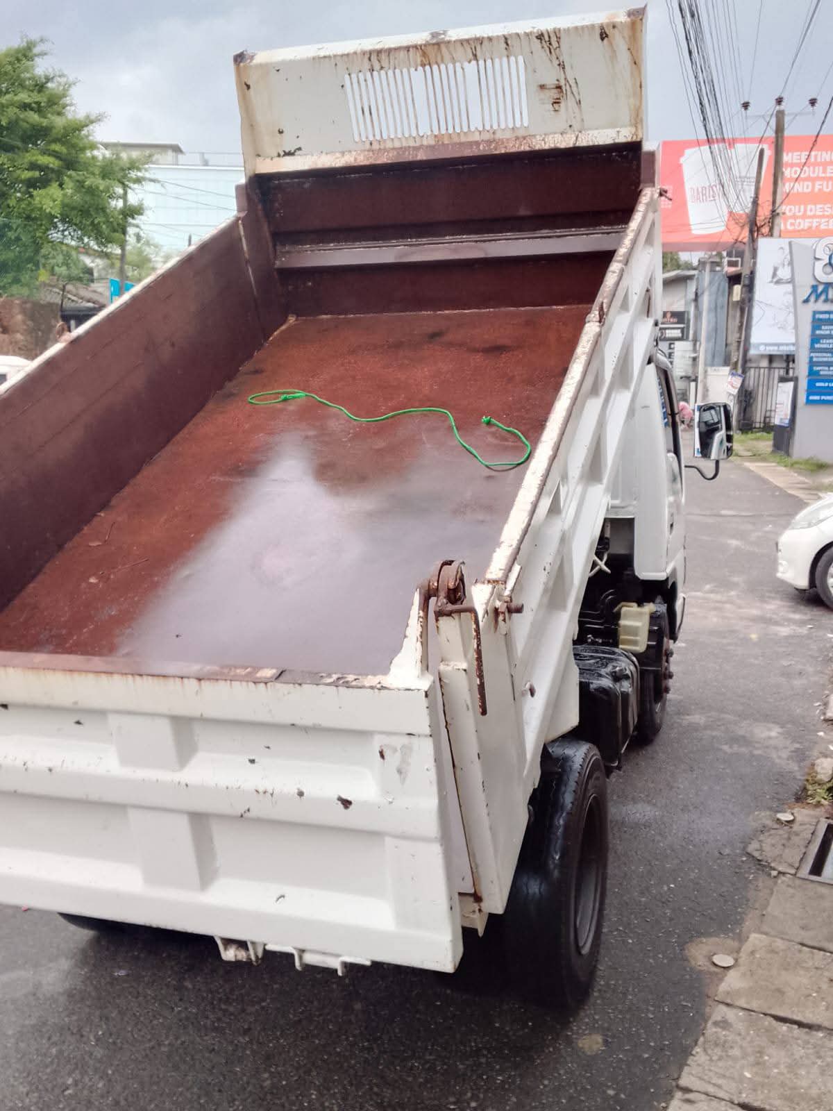 Isuzu ELF 2004 - பயன்படுத்தப்பட்டது டிரக் sale in Sri Lanka - patpat.lk