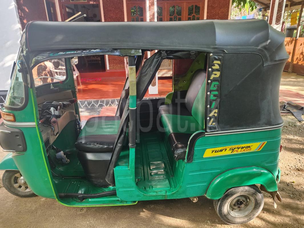 Bajaj Three Wheel 2015 - பயன்படுத்தப்பட்டது முச்சக்கர வண்டி sale in Sri Lanka - patpat.lk