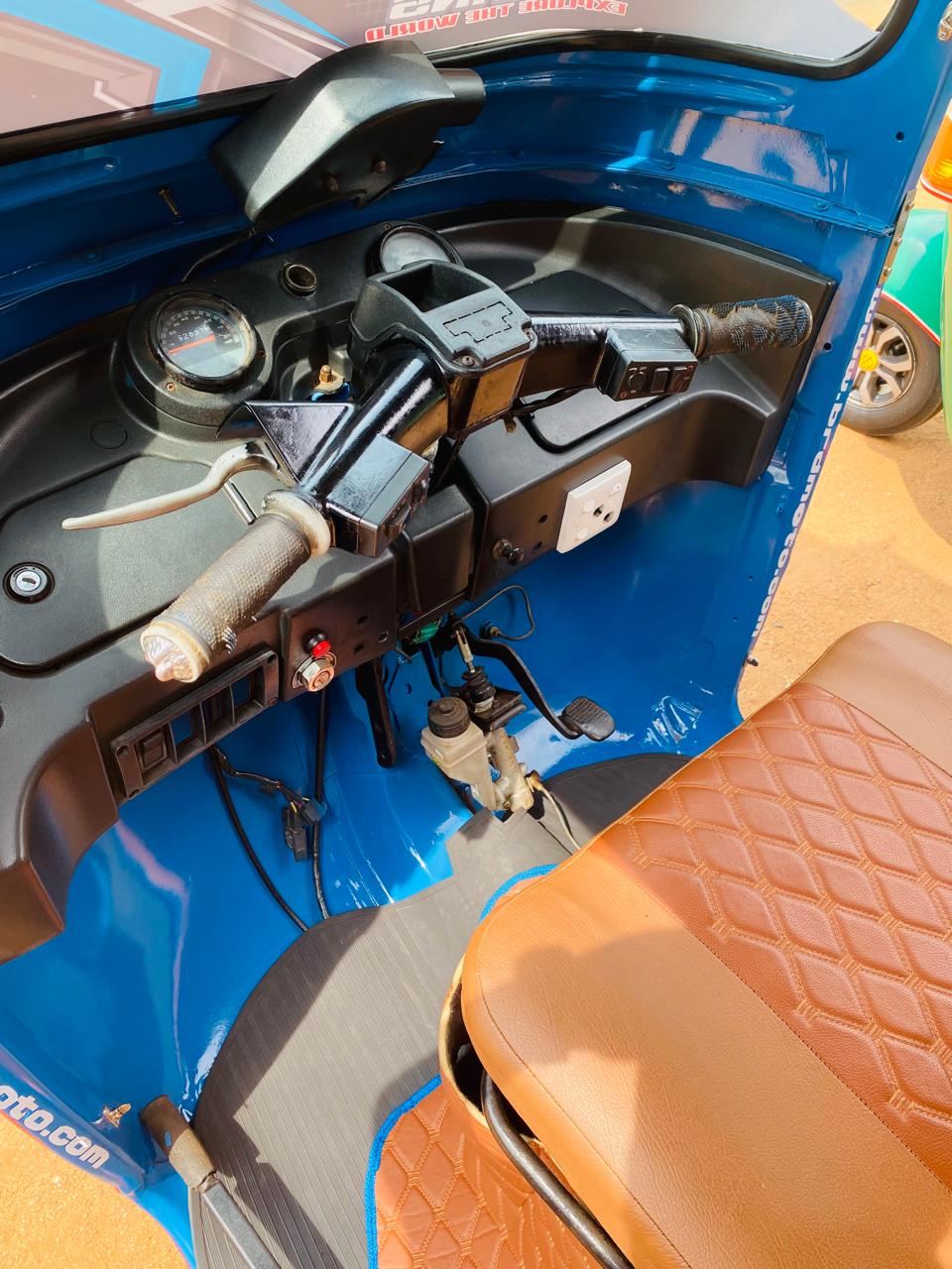 Bajaj Three Wheel 2011 - භාවිතා කරන ලද ත්‍රිරෝද රථය sale in Sri Lanka - patpat.lk