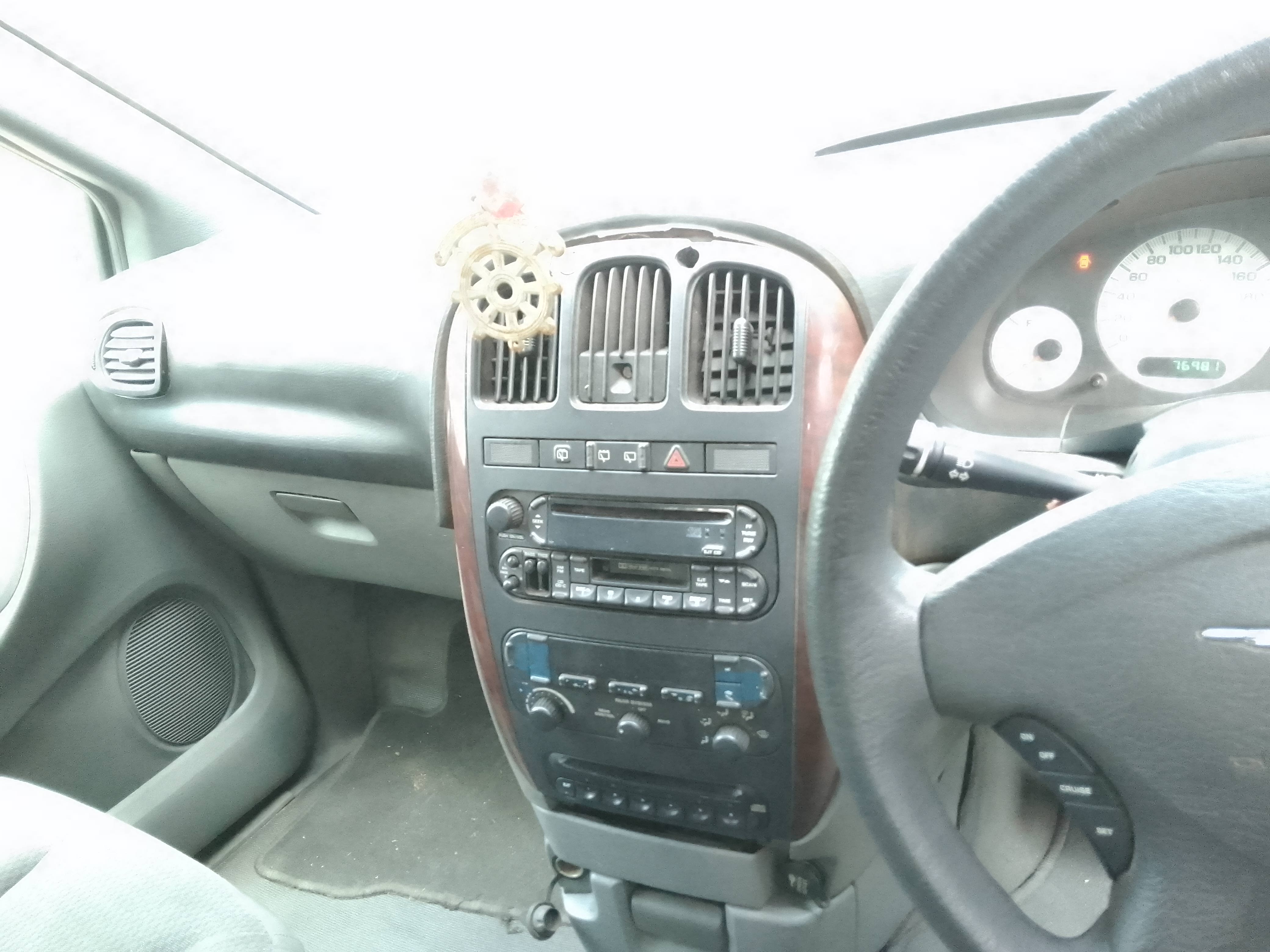 Chrysler Grand Voyager 2004 - Used SUV sale in Sri Lanka - patpat.lk