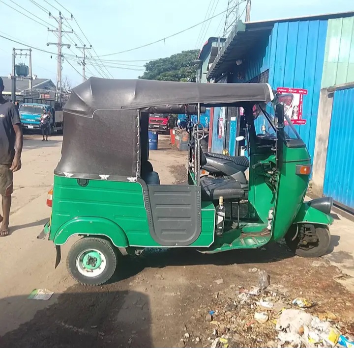 Bajaj Three Wheel 2005 - பயன்படுத்தப்பட்டது முச்சக்கர வண்டி sale in Sri Lanka - patpat.lk