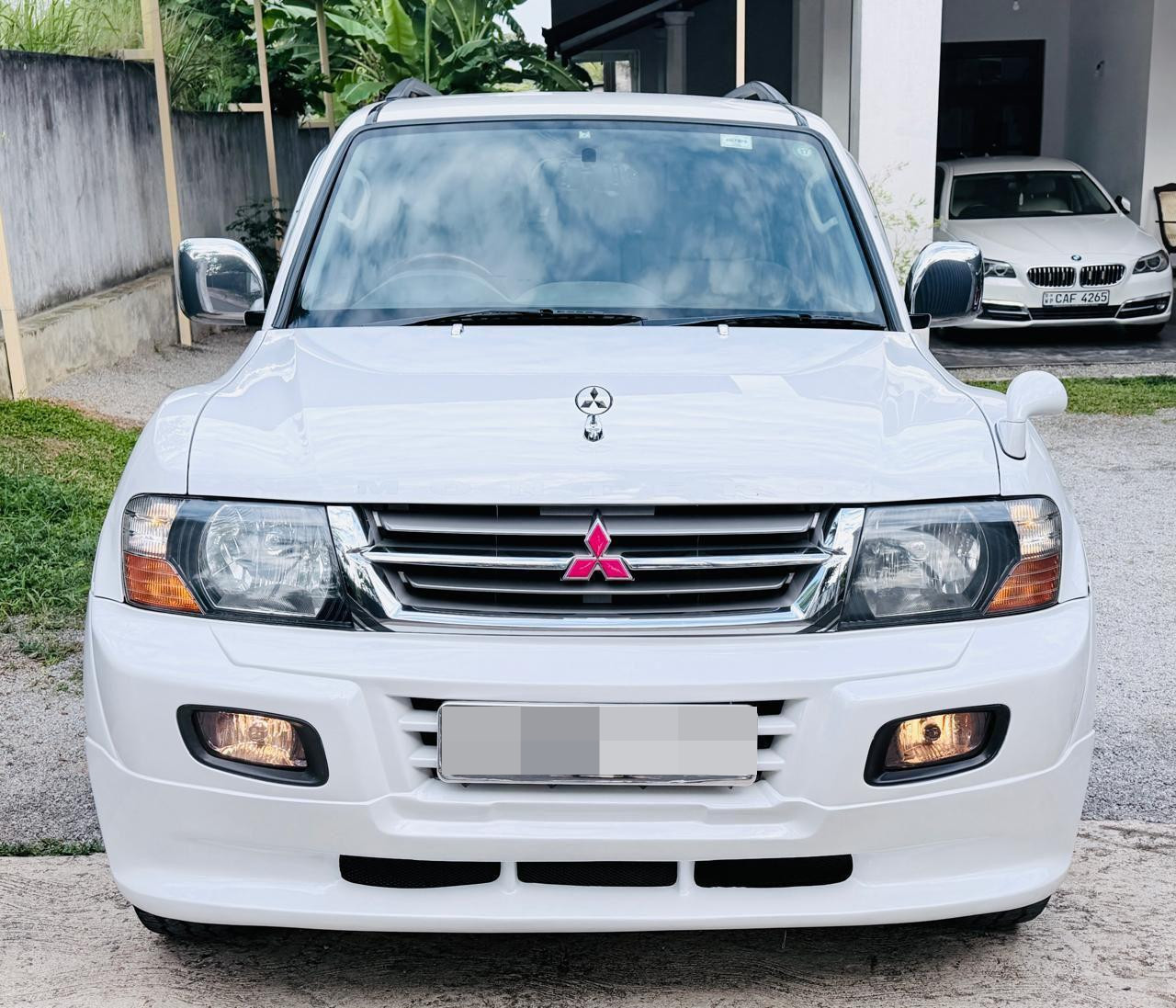 Mitsubishi Montero 2004 - பயன்படுத்தப்பட்டது SUV sale in Sri Lanka - patpat.lk