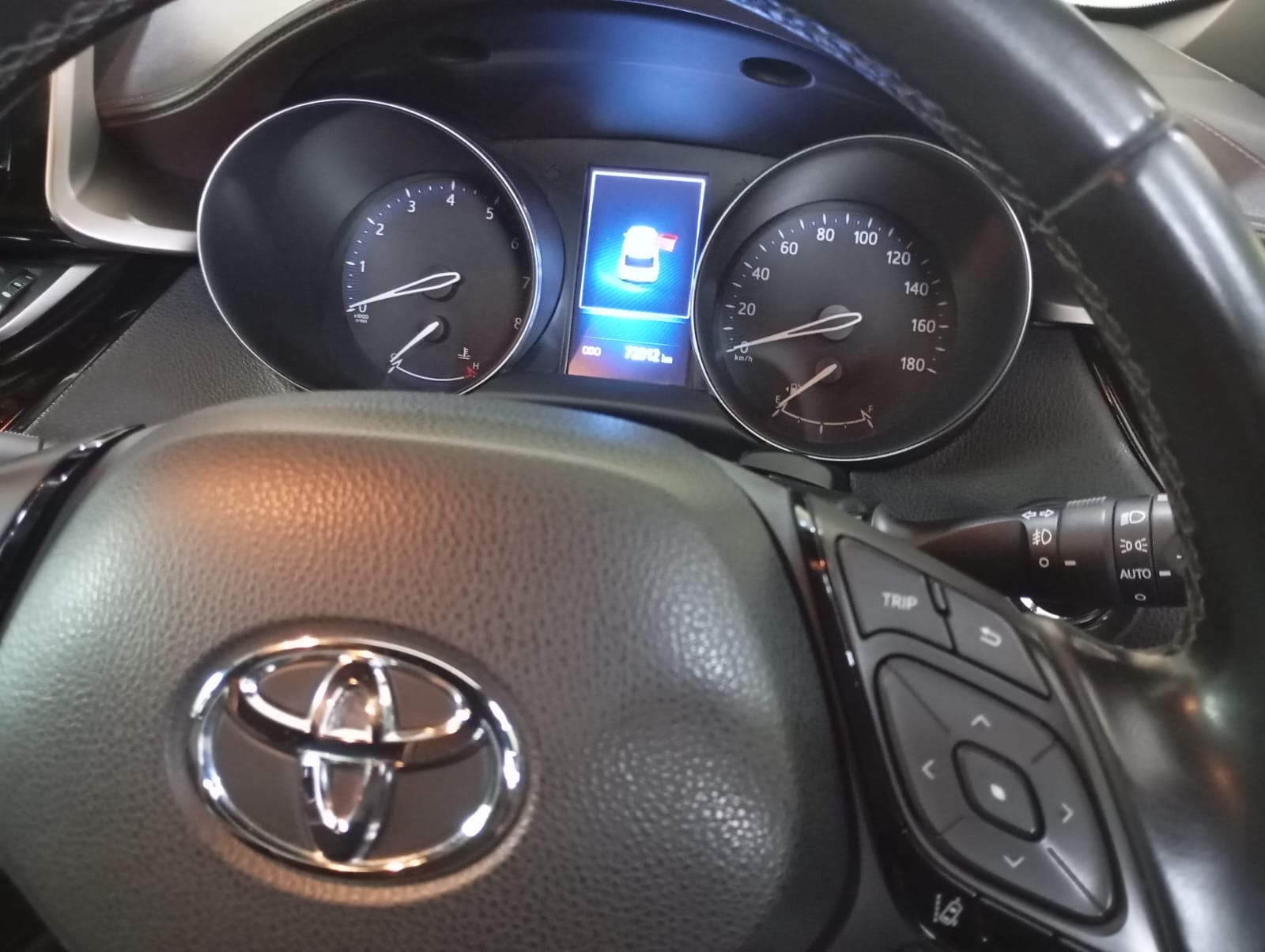 Toyota CHR 2017 - பயன்படுத்தப்பட்டது SUV sale in Sri Lanka - patpat.lk