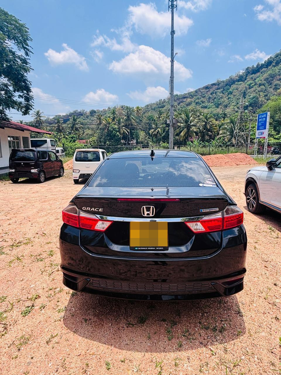 Honda Grace 2017 - Used Car sale in Sri Lanka - patpat.lk