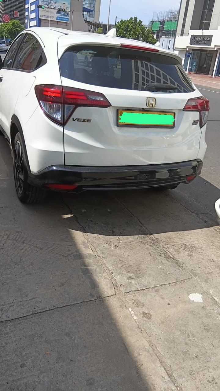 Honda Vezel 2017 - பயன்படுத்தப்பட்டது SUV sale in Sri Lanka - patpat.lk