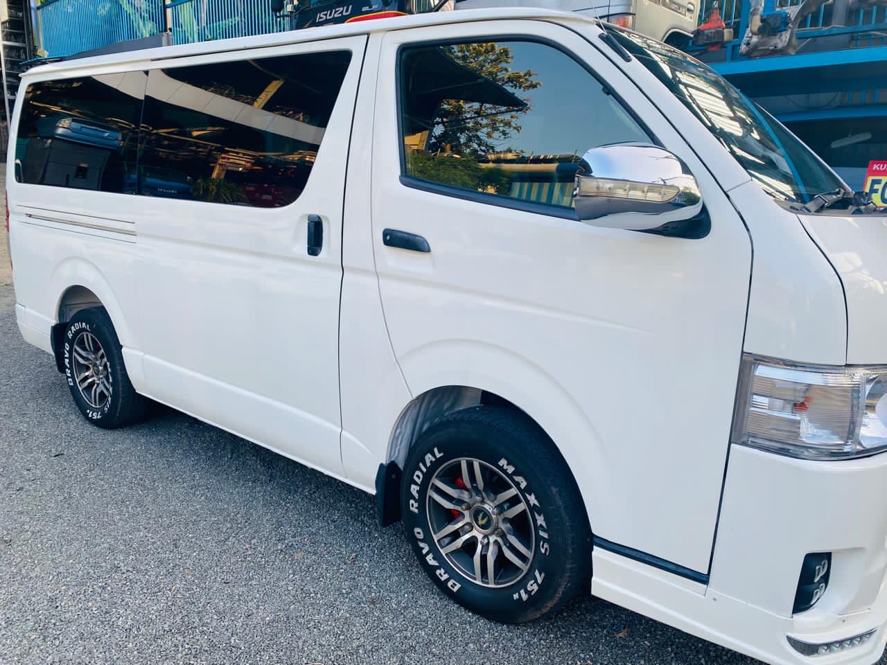 Toyota Hiace 2006 - Reconditioned Van sale in Sri Lanka - patpat.lk