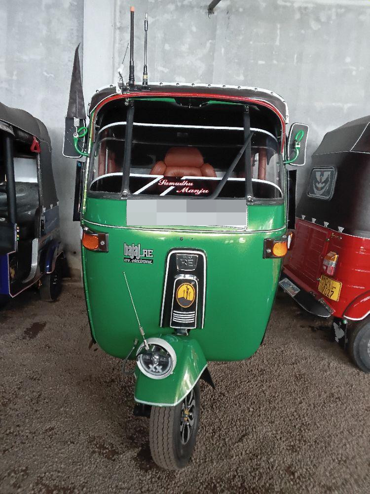 Bajaj Three Wheel 2005 ads-image-1