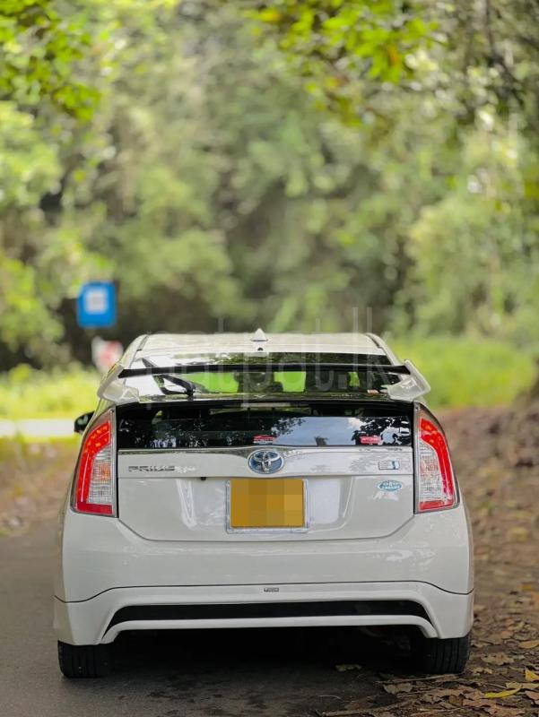 Toyota Prius 2015 - Used Car sale in Sri Lanka - patpat.lk