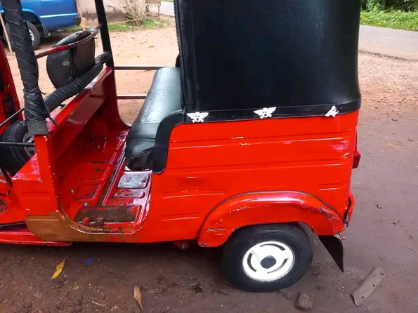 Bajaj Three Wheel 2015 - பயன்படுத்தப்பட்டது முச்சக்கர வண்டி sale in Sri Lanka - patpat.lk