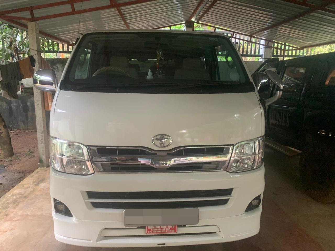 Toyota Hiace 2010 - භාවිතා කරන ලද වෑන් රථය sale in Sri Lanka - patpat.lk