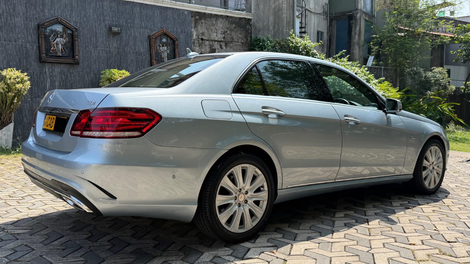 Mercedes Benz E Class 2013 - பயன்படுத்தப்பட்டது கார் sale in Sri Lanka - patpat.lk