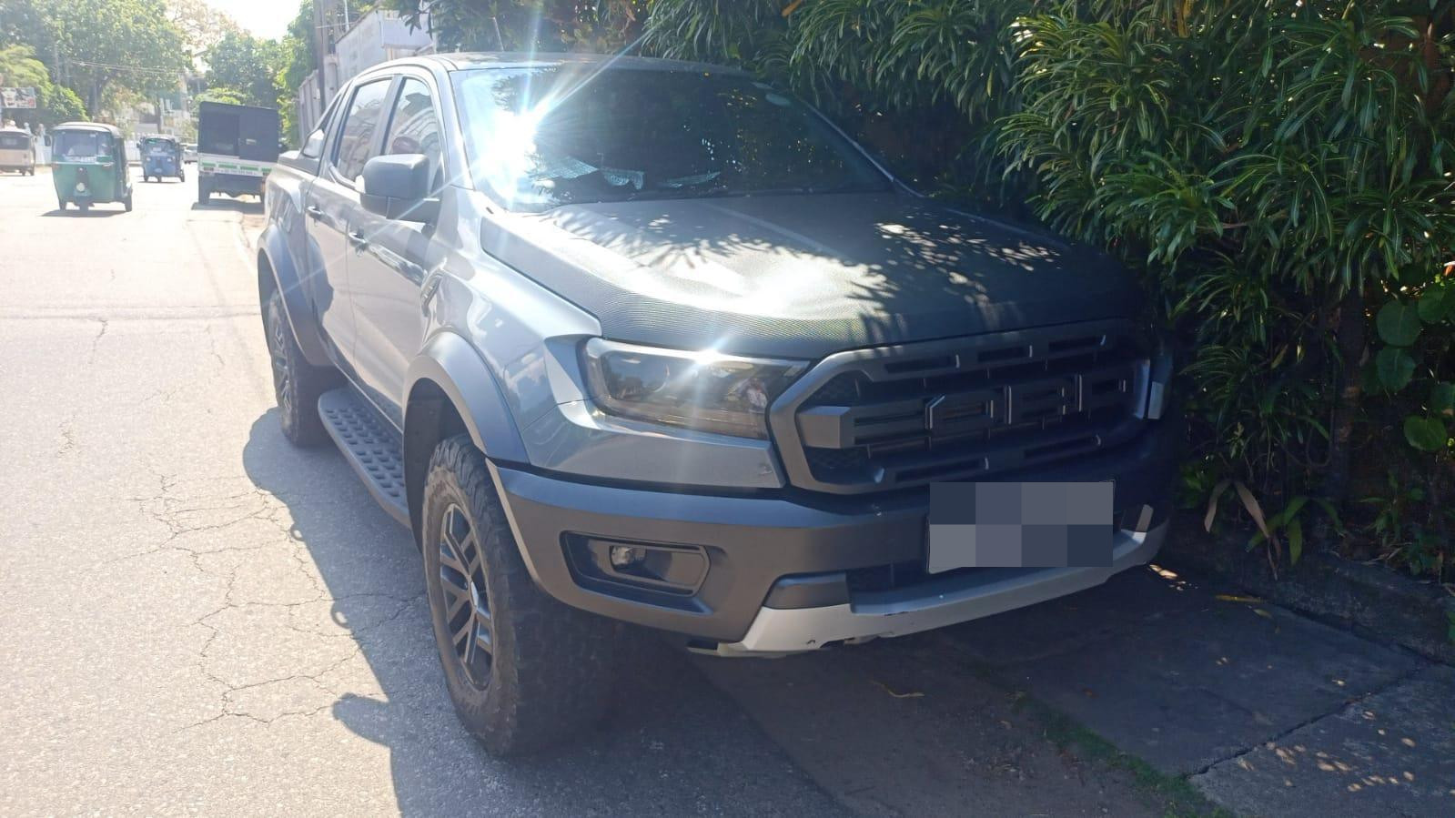 Ford Raptor 2019 ads-image-1