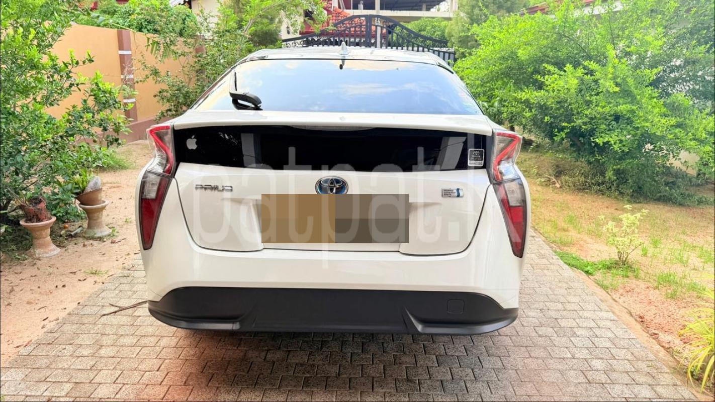 Toyota Prius 2016 - பயன்படுத்தப்பட்டது கார் sale in Sri Lanka - patpat.lk