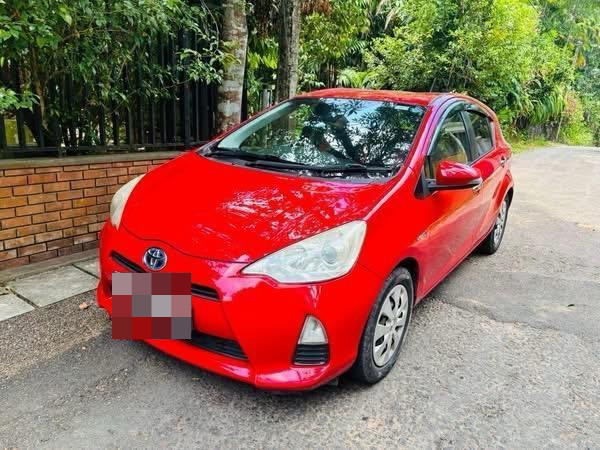 Toyota Aqua 2013 - பயன்படுத்தப்பட்டது கார் sale in Sri Lanka - patpat.lk