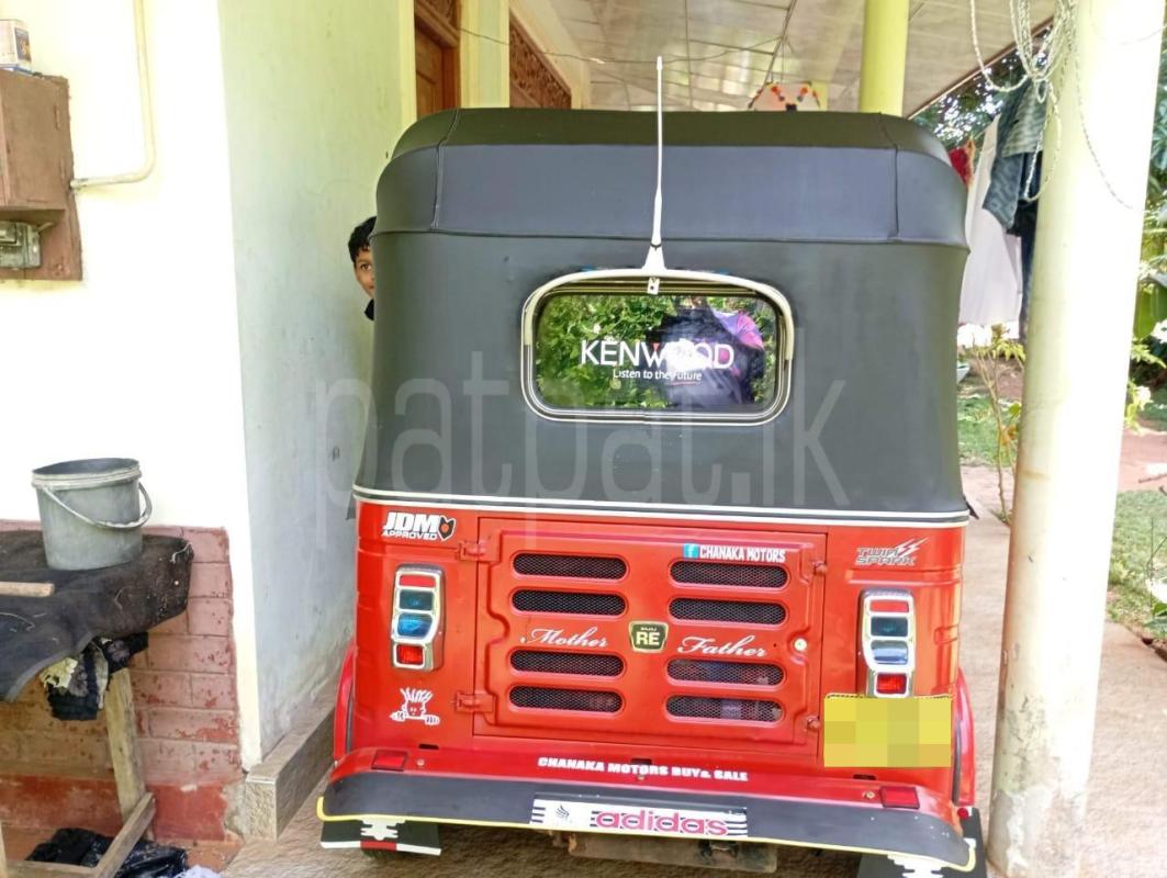 Bajaj 4 stroke 2018 - பயன்படுத்தப்பட்டது முச்சக்கர வண்டி sale in Sri Lanka - patpat.lk