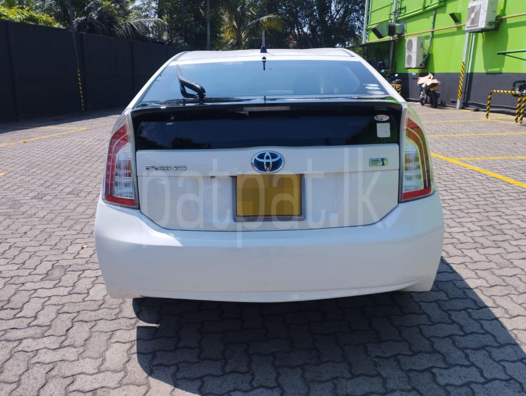Toyota Prius 2014 - பயன்படுத்தப்பட்டது கார் sale in Sri Lanka - patpat.lk