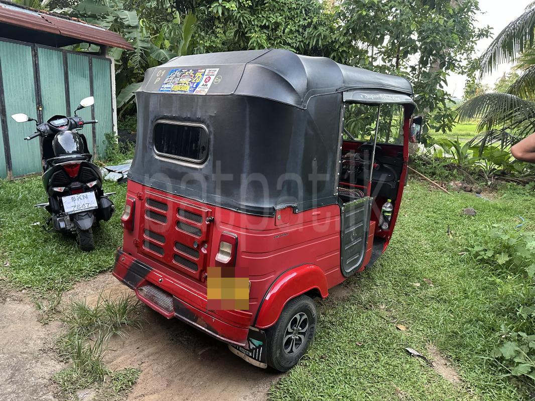 Bajaj 4 stroke 2015 - பயன்படுத்தப்பட்டது முச்சக்கர வண்டி sale in Sri Lanka - patpat.lk