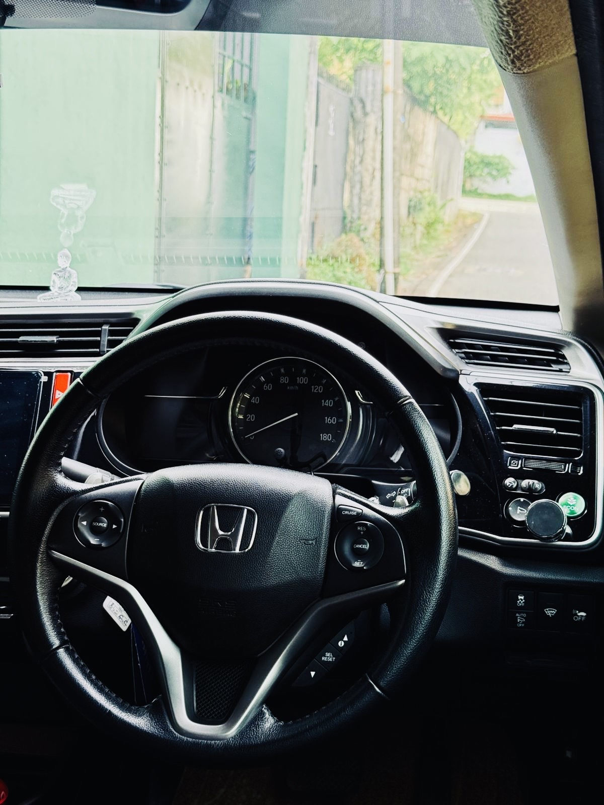 Honda Grace 2017 - பயன்படுத்தப்பட்டது கார் sale in Sri Lanka - patpat.lk