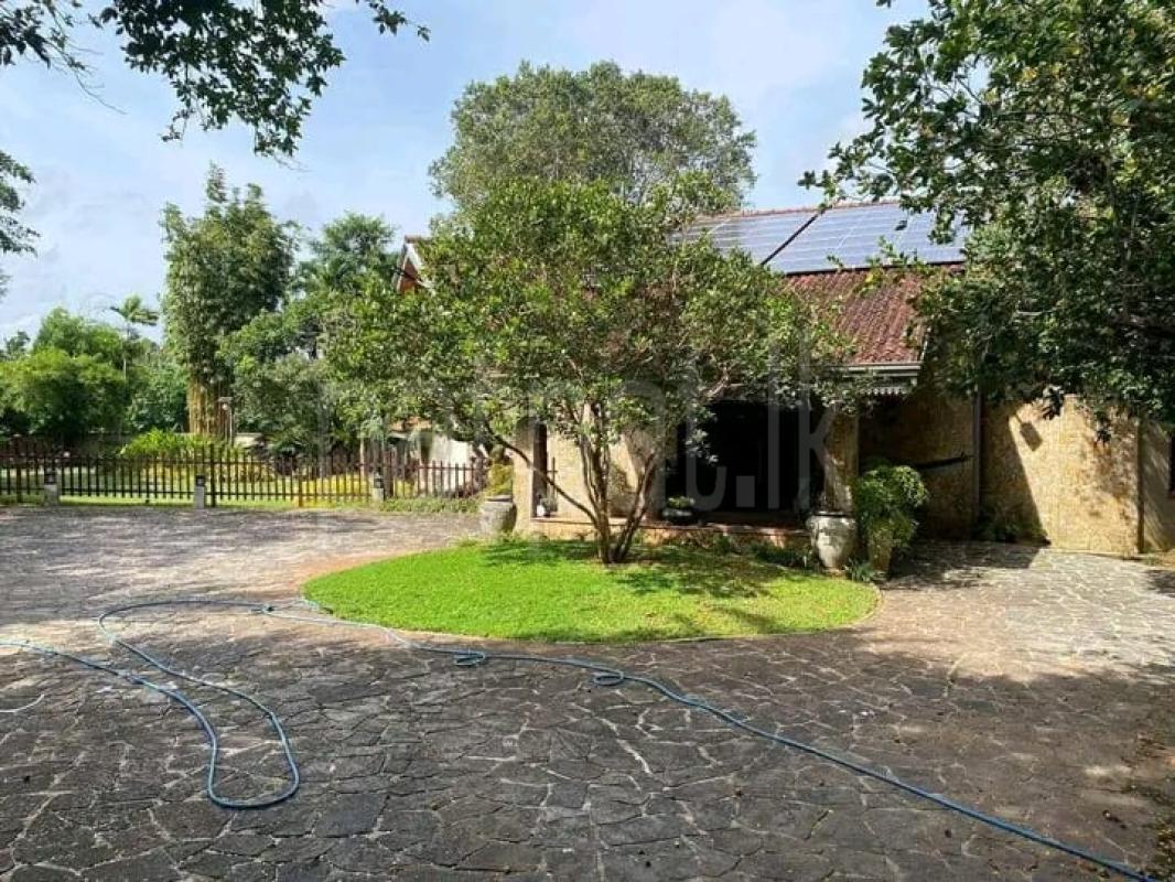 Commercial Land for Sale in Pannipitiya