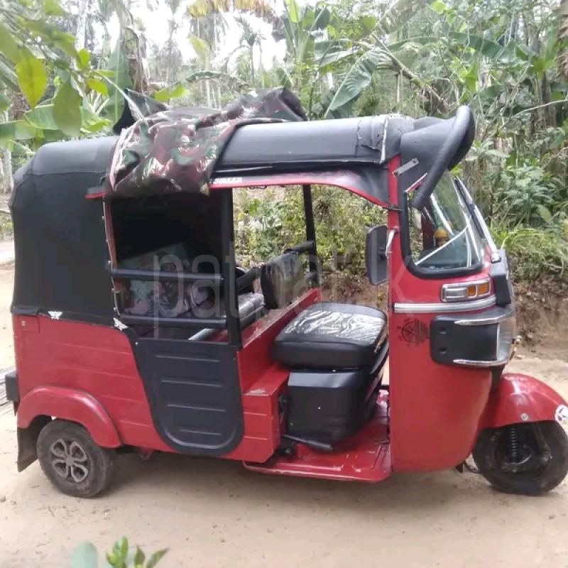 Bajaj Three Wheel 2018 - பயன்படுத்தப்பட்டது முச்சக்கர வண்டி sale in Sri Lanka - patpat.lk