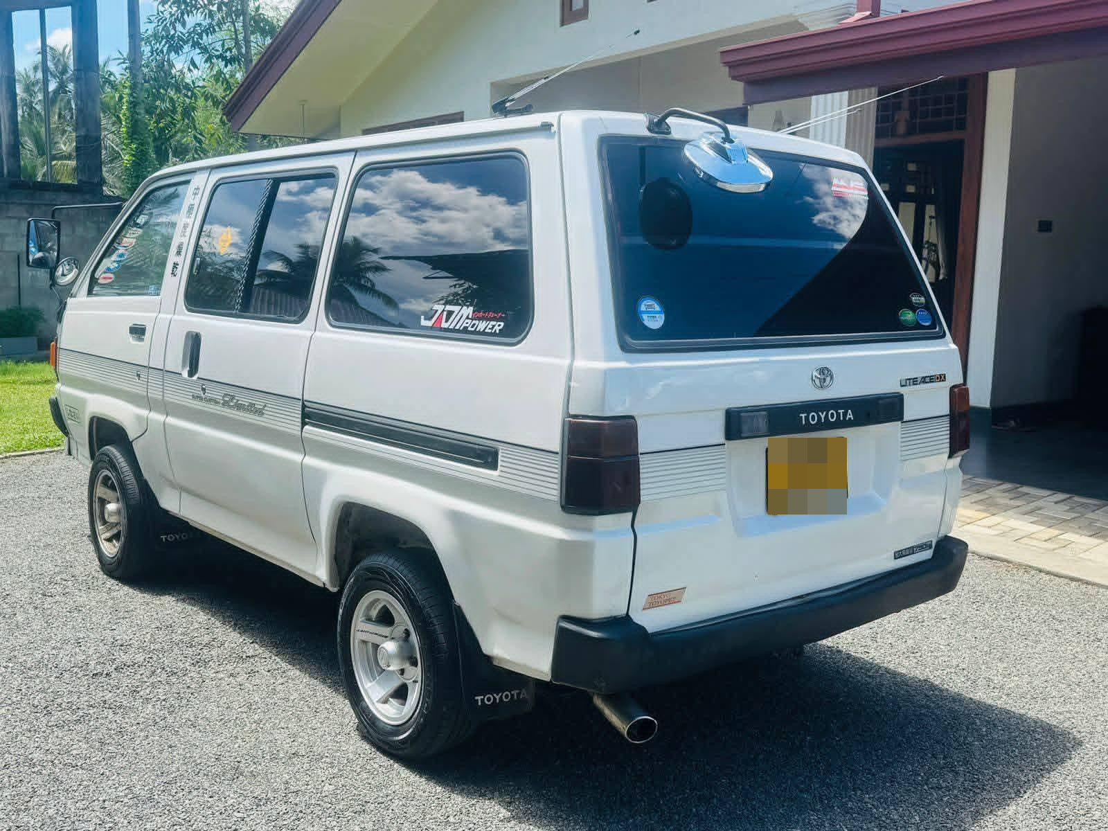 Toyota LiteAce 1991 - பயன்படுத்தப்பட்டது வேன் sale in Sri Lanka - patpat.lk