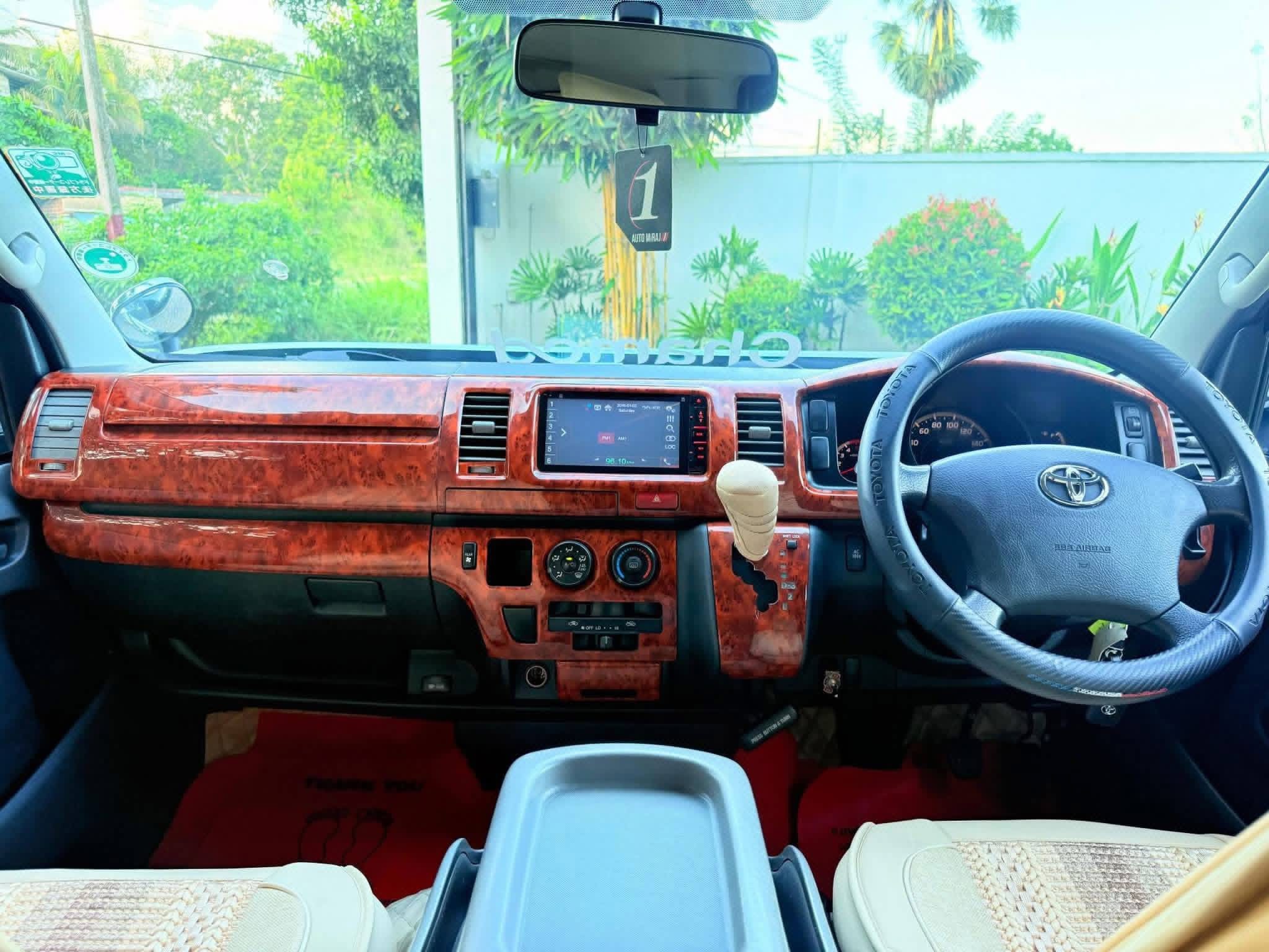 Toyota Hiace 2006 - பயன்படுத்தப்பட்டது வேன் sale in Sri Lanka - patpat.lk