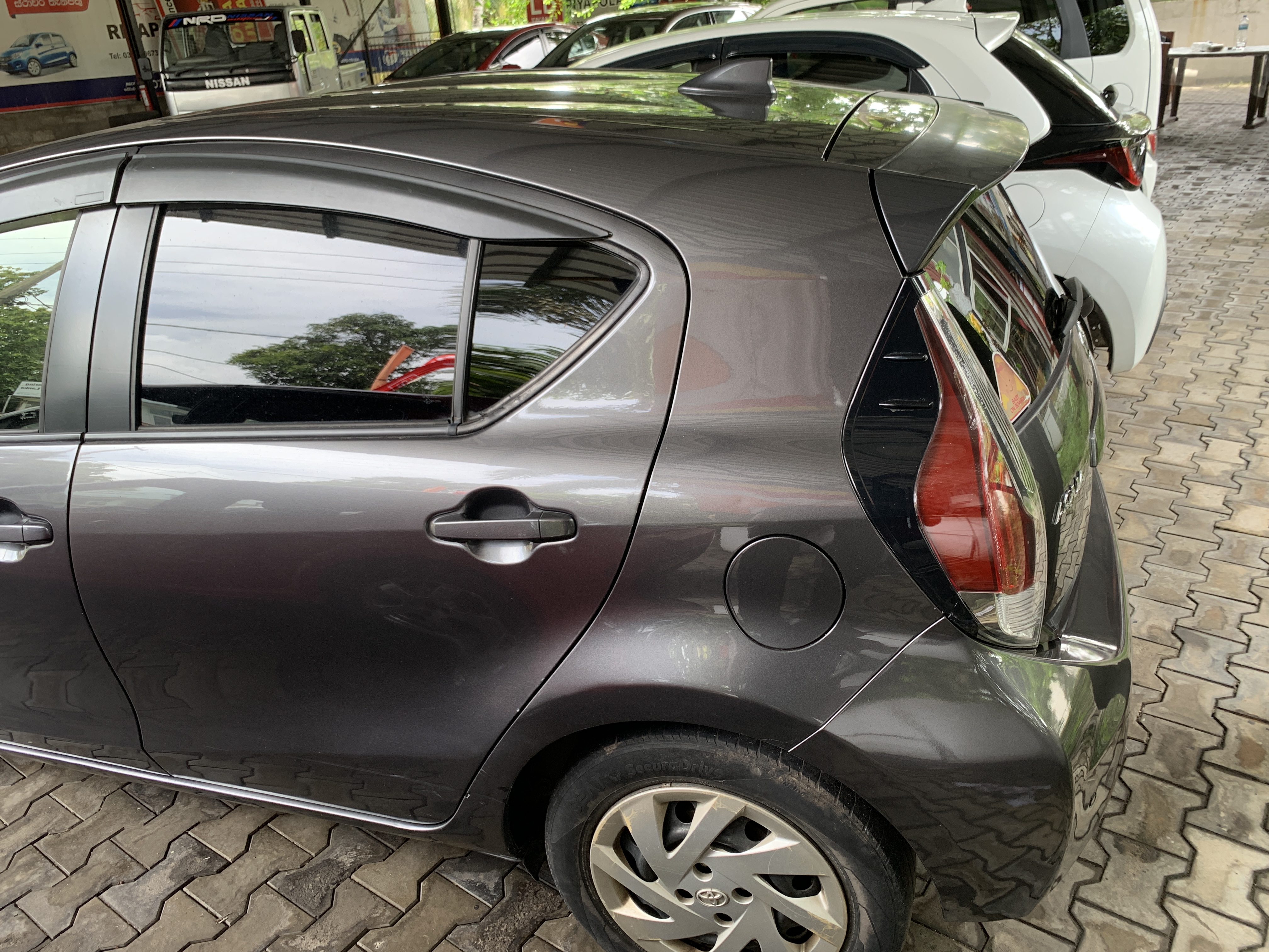Toyota Aqua 2015 - பயன்படுத்தப்பட்டது கார் sale in Sri Lanka - patpat.lk