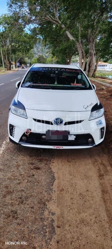 Toyota Prius 2014 - பயன்படுத்தப்பட்டது கார் sale in Sri Lanka - patpat.lk