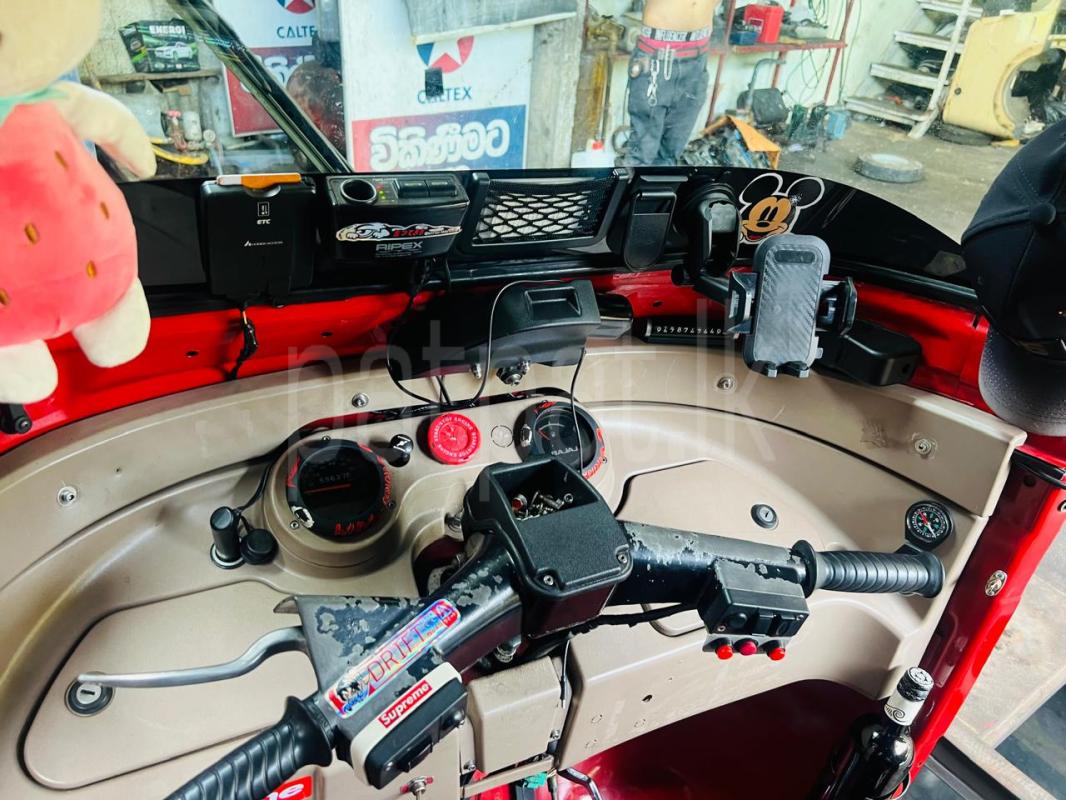 Bajaj 4 stroke 2016 - பயன்படுத்தப்பட்டது முச்சக்கர வண்டி sale in Sri Lanka - patpat.lk