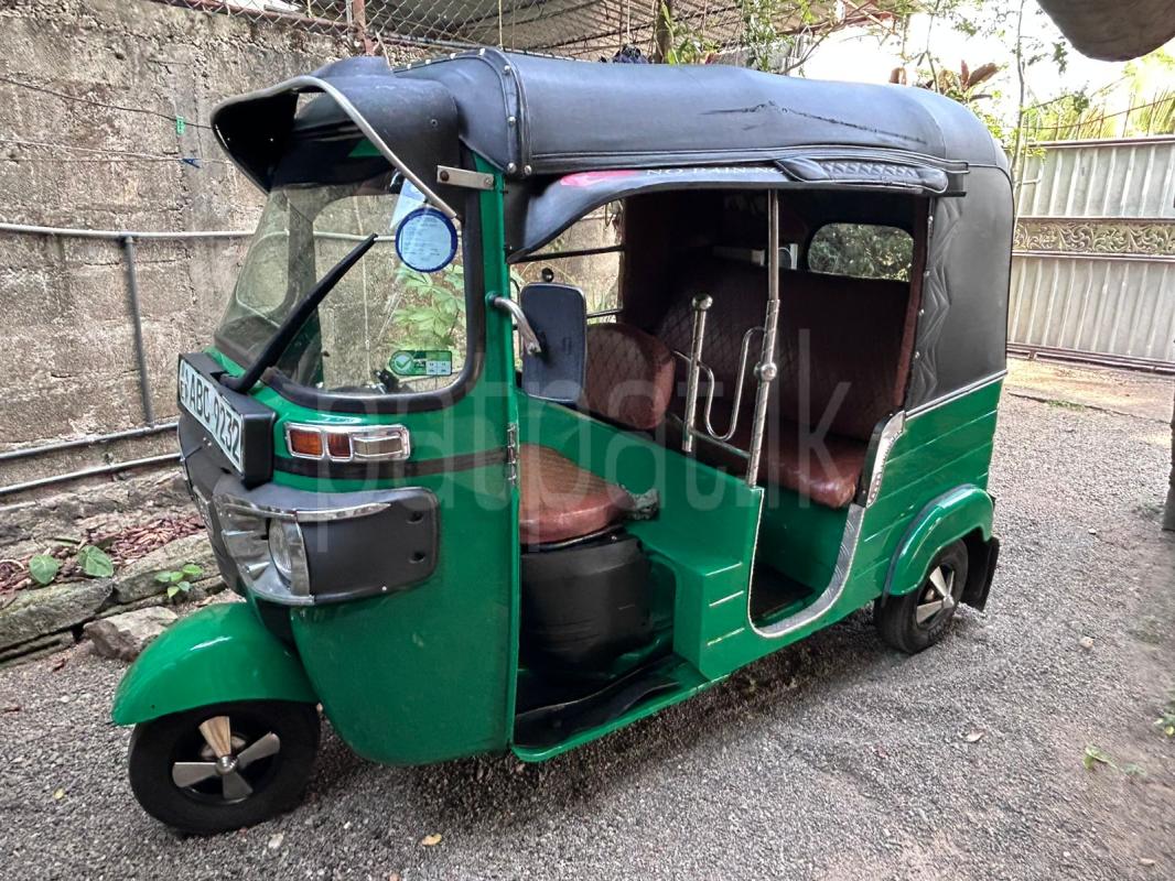Bajaj 4 stroke 2015 - Used Three wheeler sale in Sri Lanka - patpat.lk