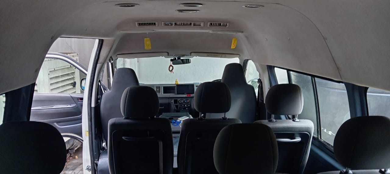 Toyota Hiace 2011 - භාවිතා කරන ලද වෑන් රථය sale in Sri Lanka - patpat.lk