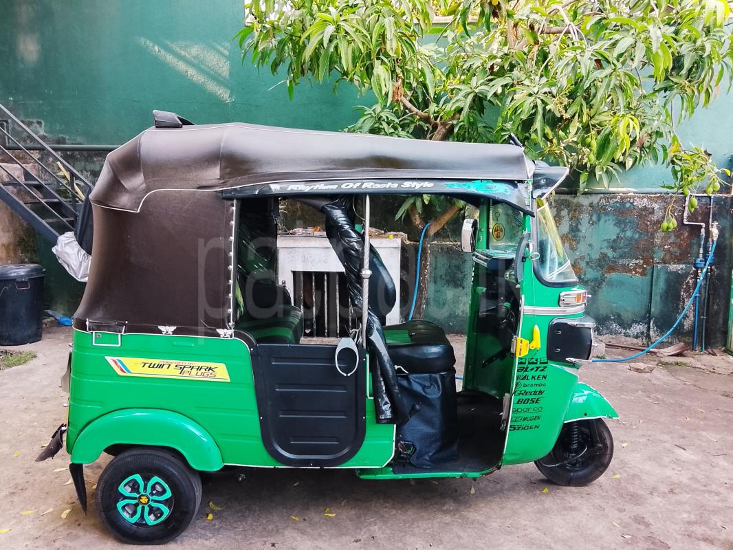 Bajaj Three Wheel 2014 - பயன்படுத்தப்பட்டது முச்சக்கர வண்டி sale in Sri Lanka - patpat.lk