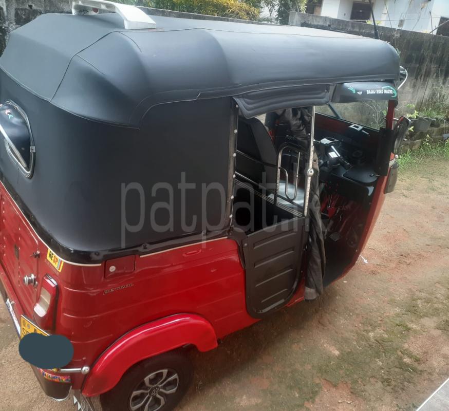 Bajaj Three Wheel 2015 - பயன்படுத்தப்பட்டது முச்சக்கர வண்டி sale in Sri Lanka - patpat.lk