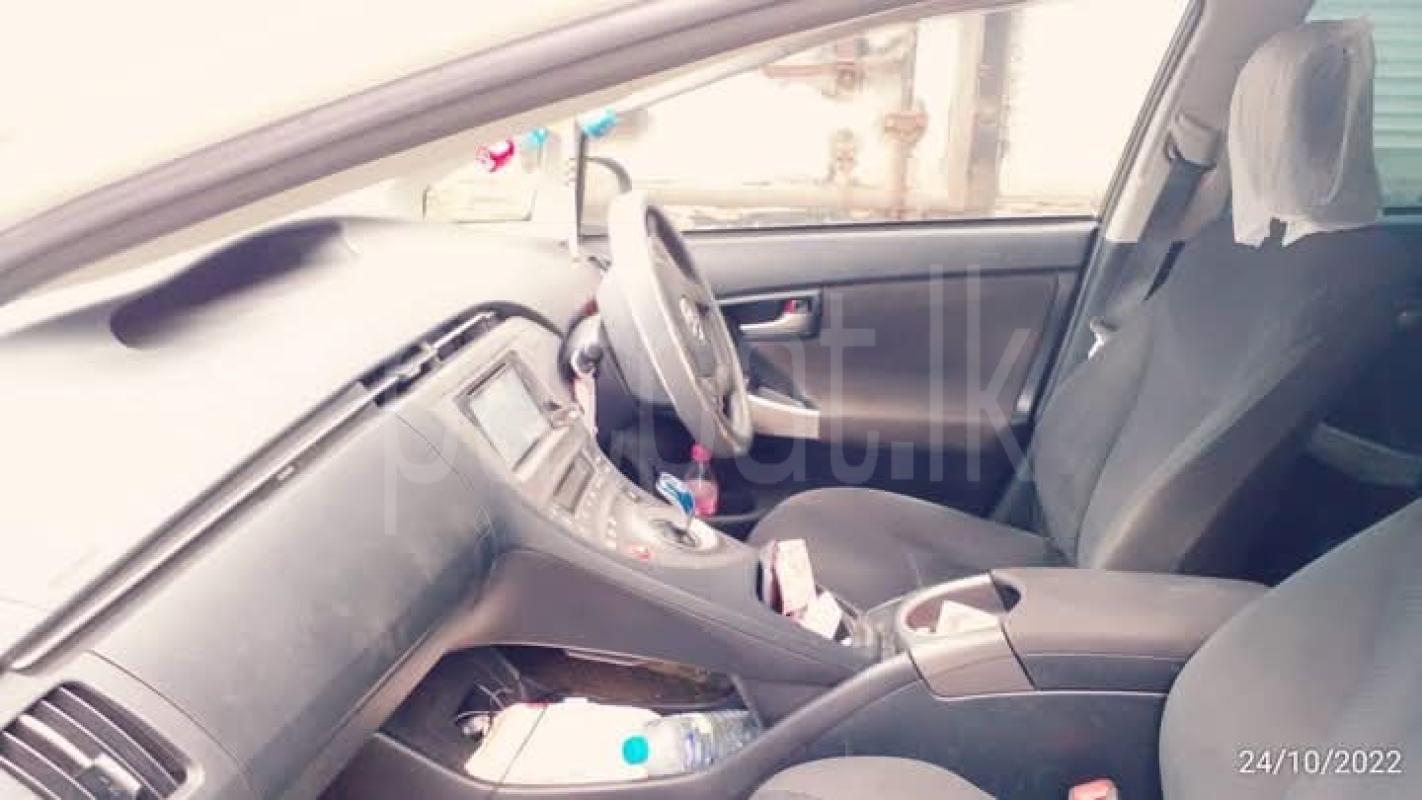 Toyota Prius 2014 - பயன்படுத்தப்பட்டது கார் sale in Sri Lanka - patpat.lk