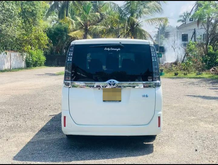 Toyota Voxy 2014 - பயன்படுத்தப்பட்டது வேன் sale in Sri Lanka - patpat.lk