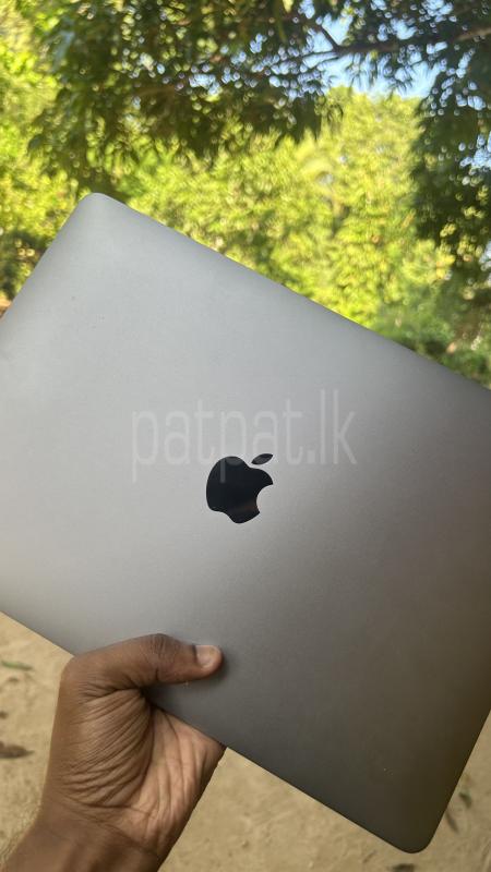 MacBook Pro M2 2022