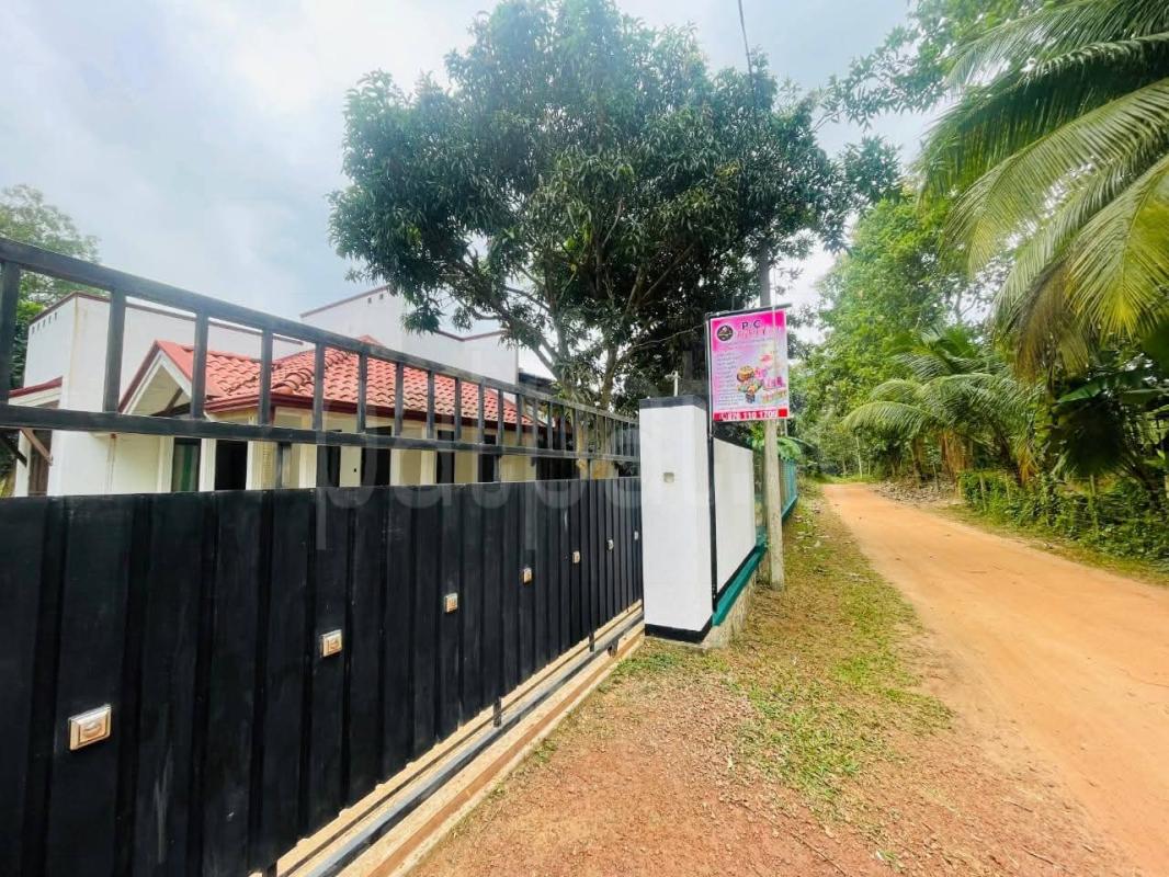 House for Sale in Dankotuwa ads-image-1