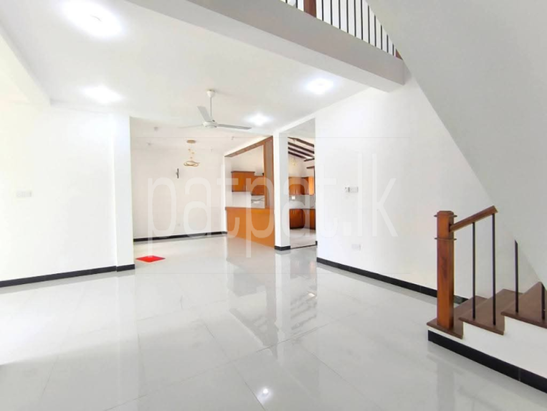 House for Sale in Athurugiriya