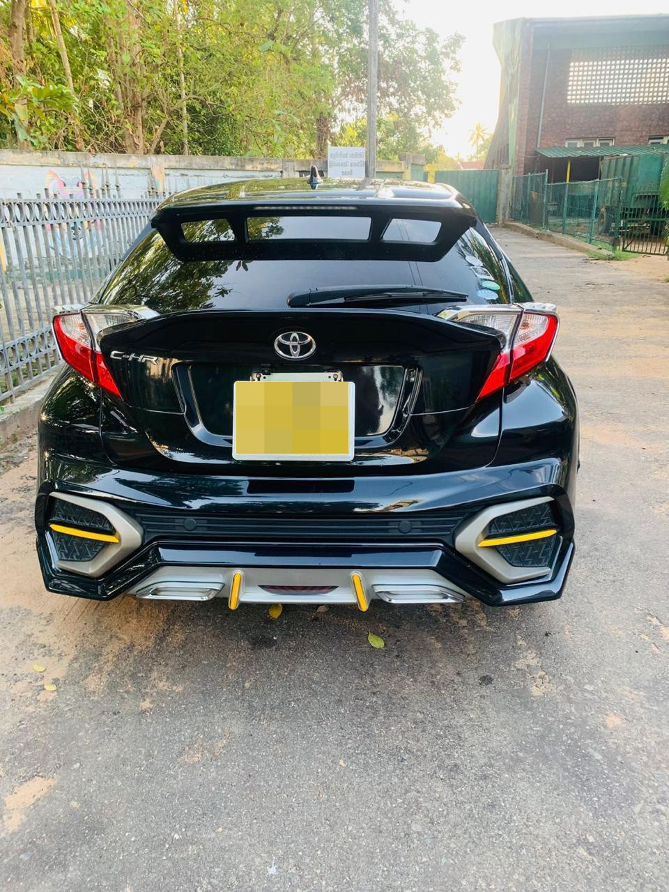 Toyota CHR 2018 - Used SUV sale in Sri Lanka - patpat.lk