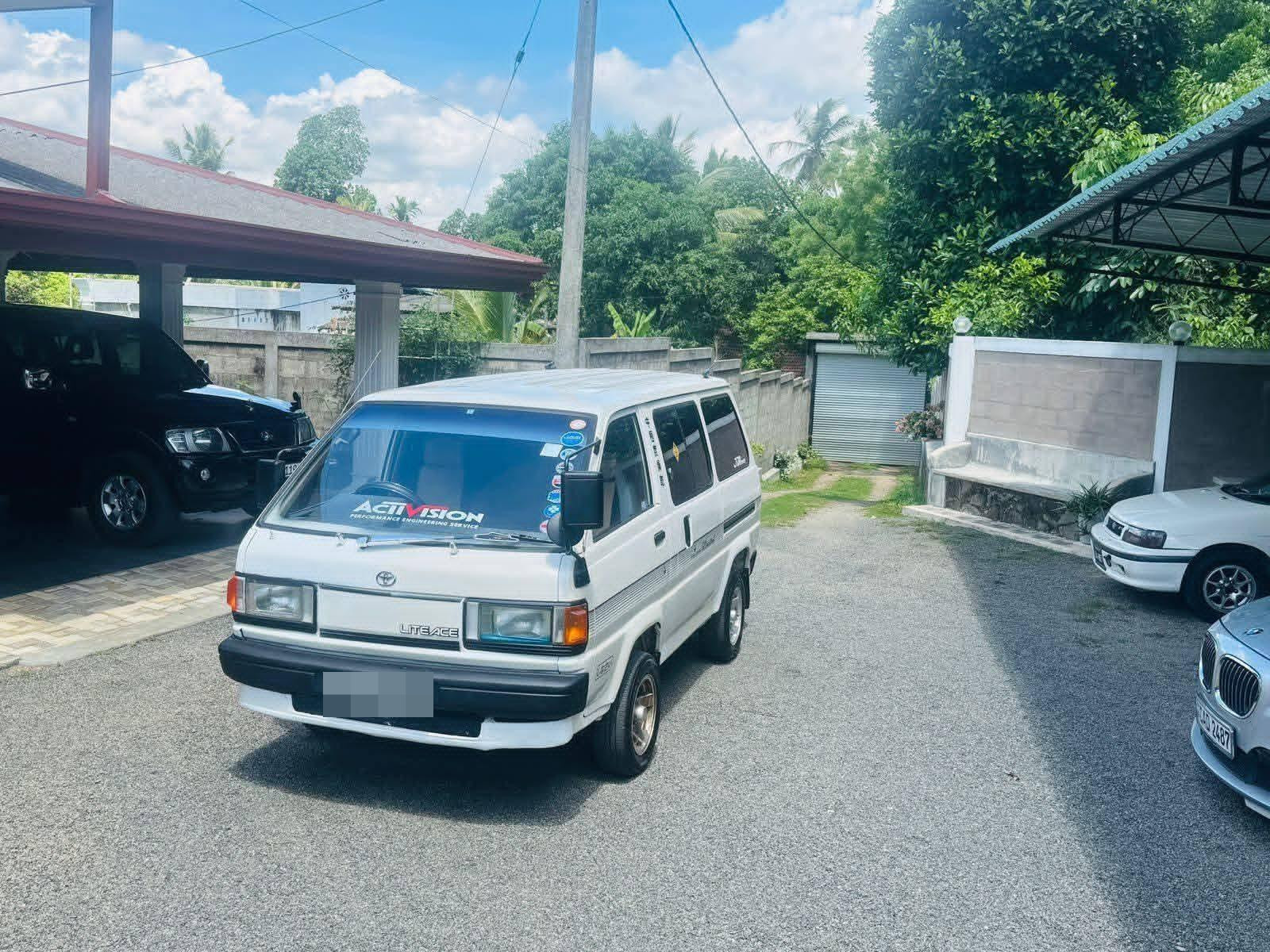 Toyota LiteAce 1991 - பயன்படுத்தப்பட்டது வேன் sale in Sri Lanka - patpat.lk