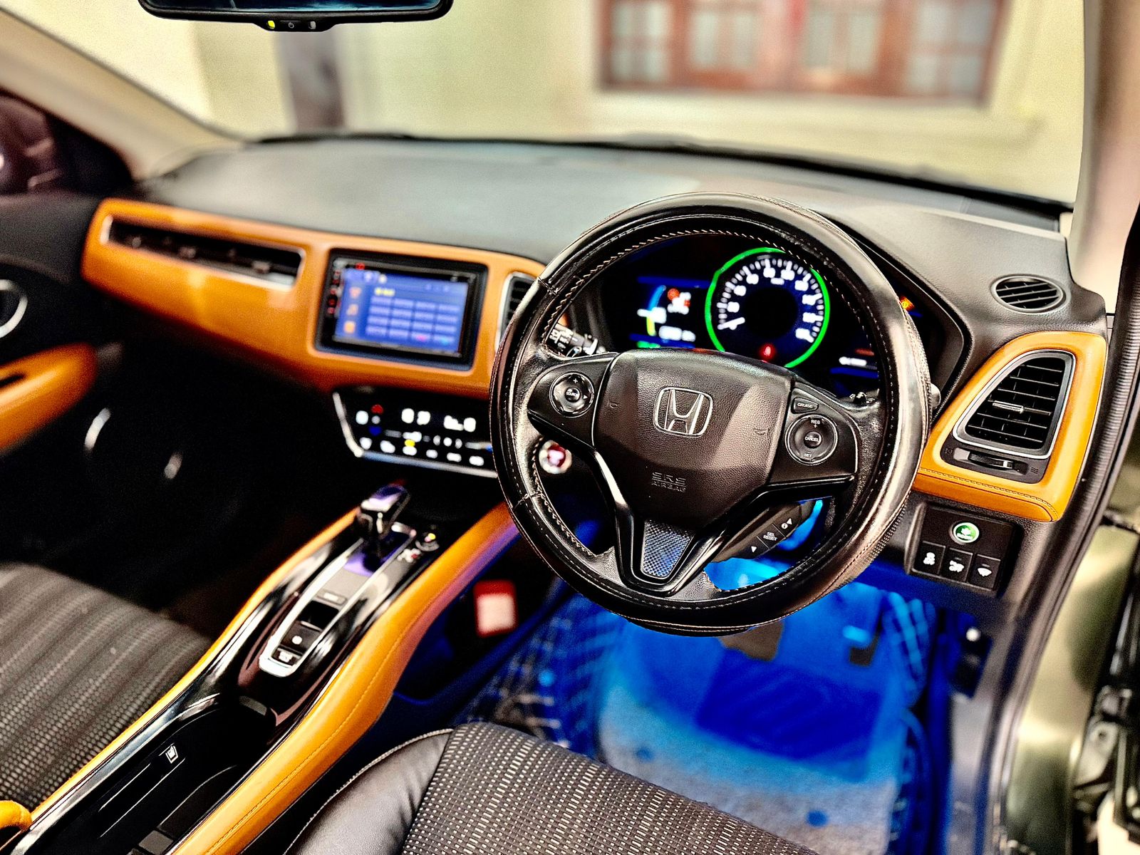 Honda Vezel 2015 - பயன்படுத்தப்பட்டது SUV sale in Sri Lanka - patpat.lk