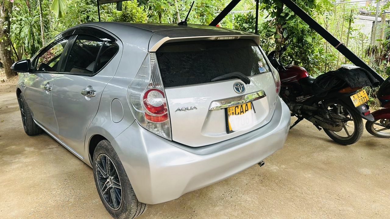 Toyota Aqua 2014 - பயன்படுத்தப்பட்டது கார் sale in Sri Lanka - patpat.lk