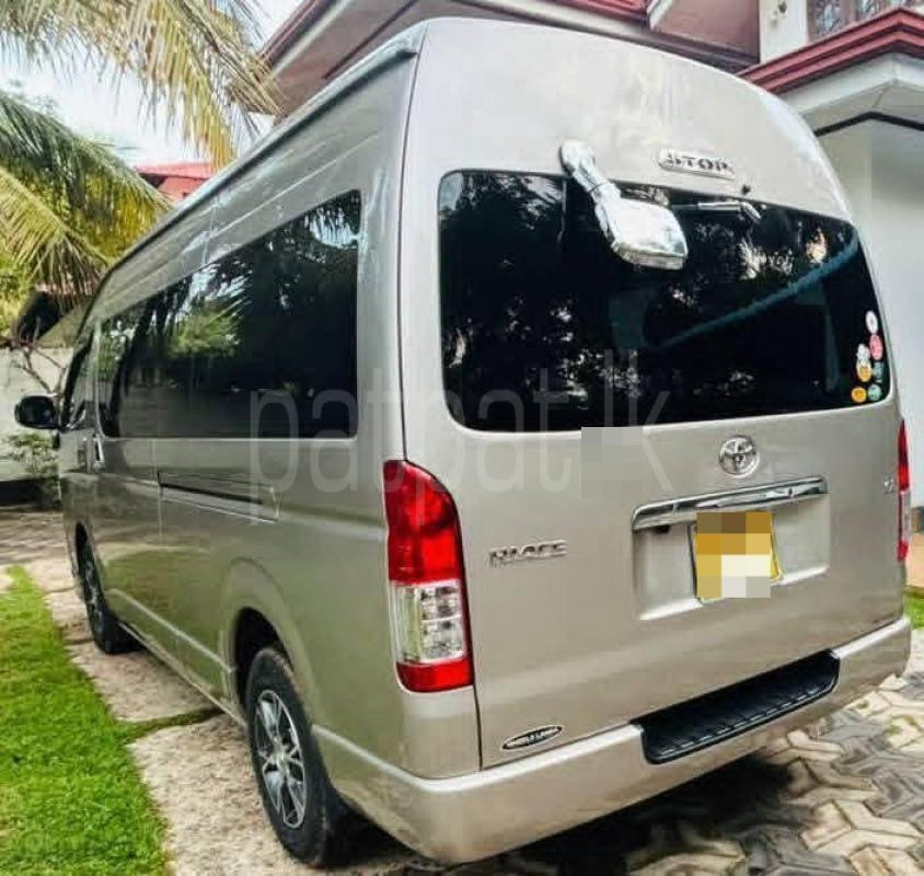Toyota Hiace 2015 - பயன்படுத்தப்பட்டது வேன் sale in Sri Lanka - patpat.lk