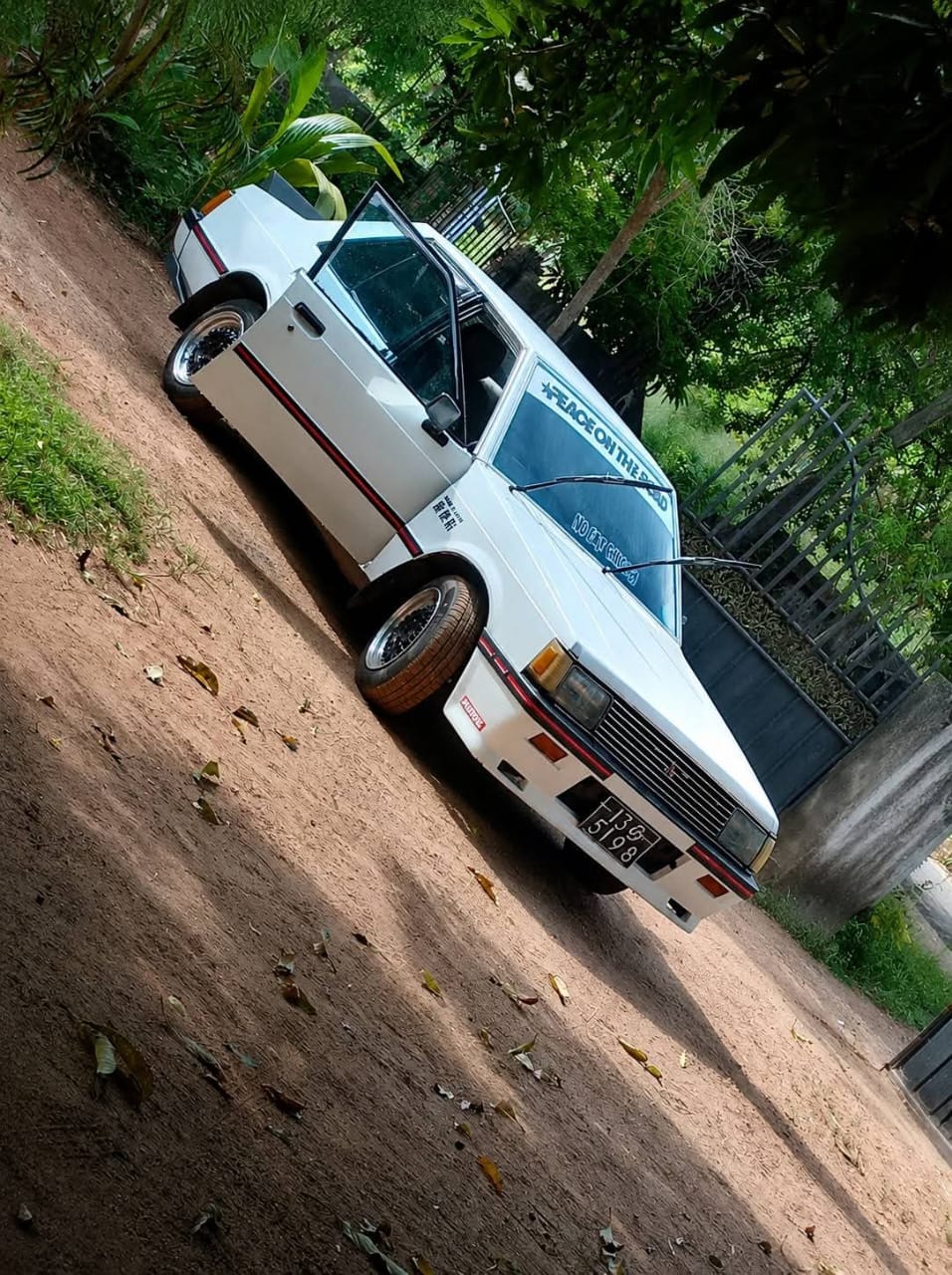 Mitsubishi Lancer 1981 - பயன்படுத்தப்பட்டது கார் sale in Sri Lanka - patpat.lk