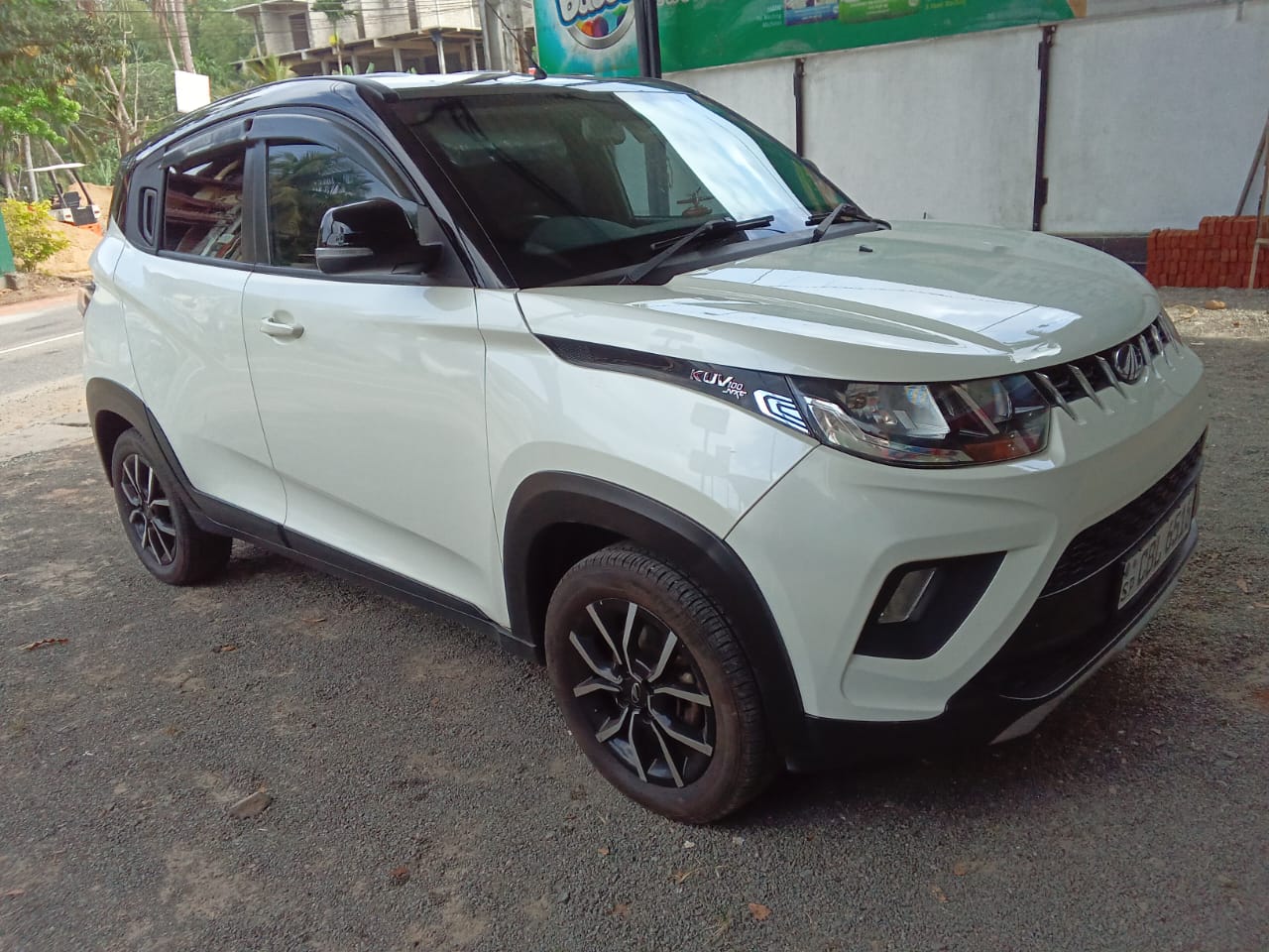 Mahindra KUV 2020 ads-image-1